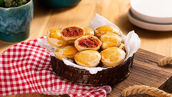 Empadinha de carne seca